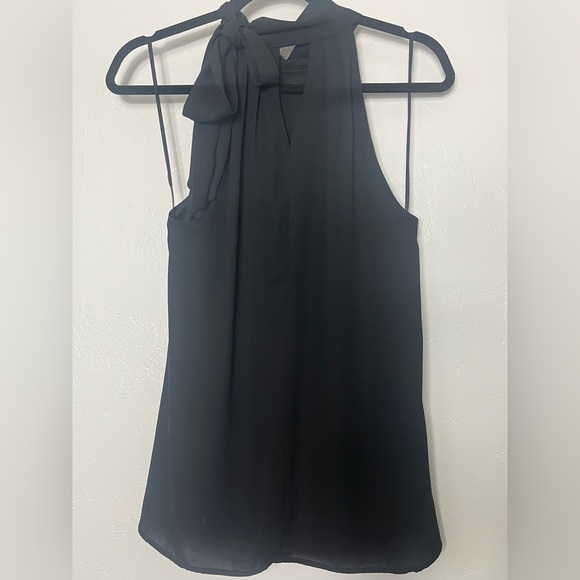 Express Black Sleeveless Halter Top. Medium - Picture 2 of 3
